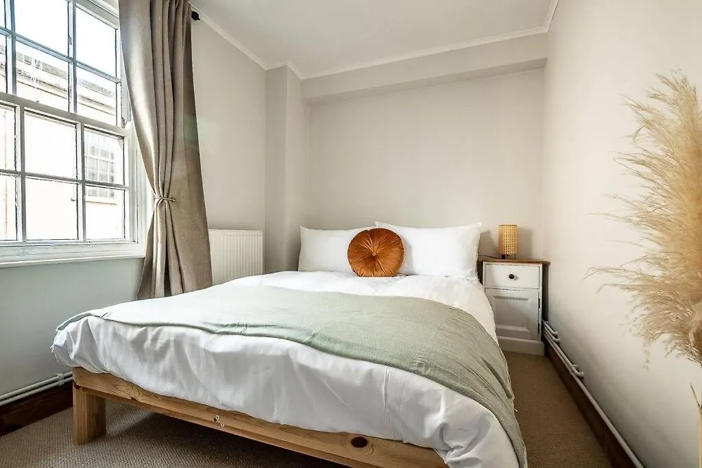 Modern, Central Home With Character Features Exeter 0*,