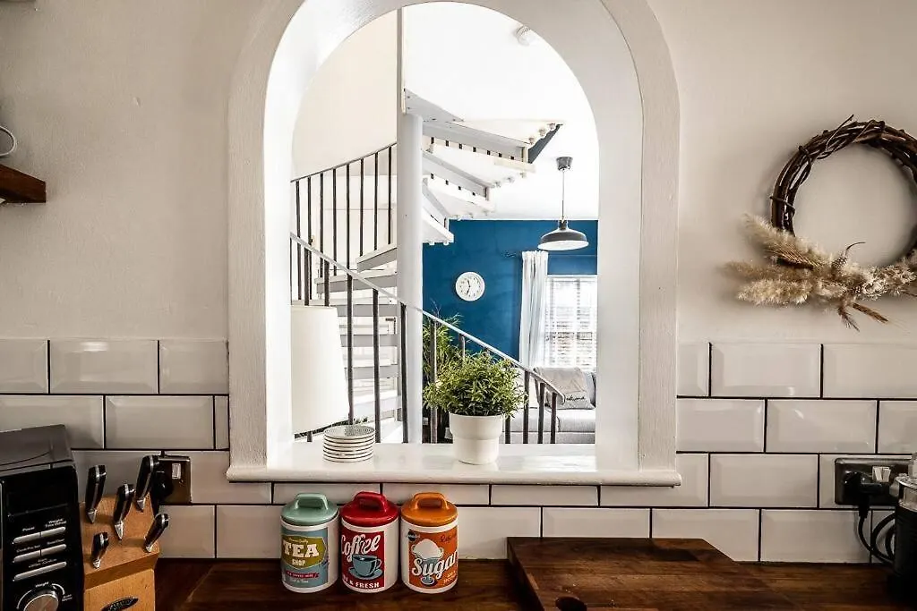 Modern, Central Home With Character Features Exeter Apartment